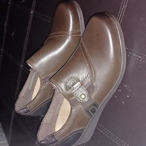 NIB Earth Origins Jane Zena Wide Bark Leather SlipOn